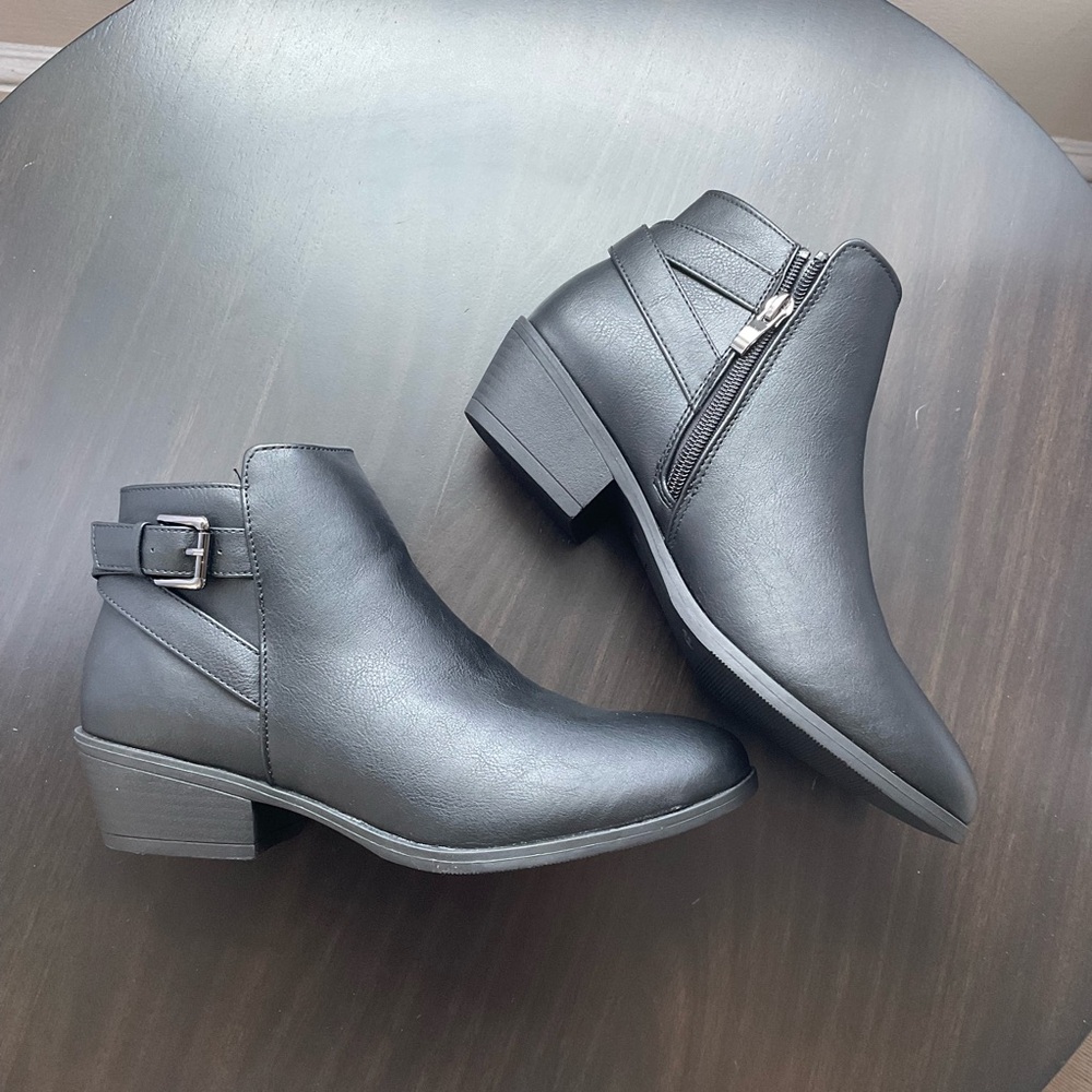 Verpose Womens Black Fall Ankle Boot (size 8)